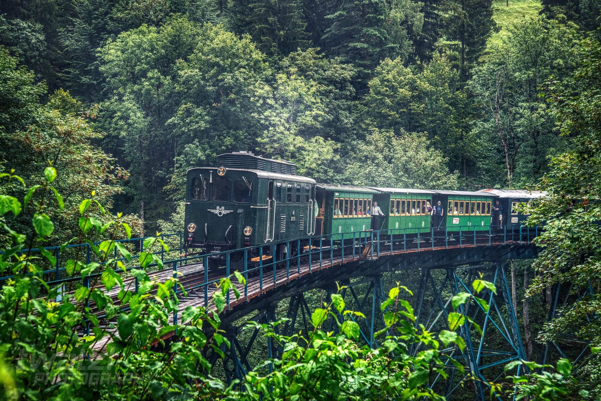 Die Ybbstalbahn-Bergstrecke im strömenden Regen