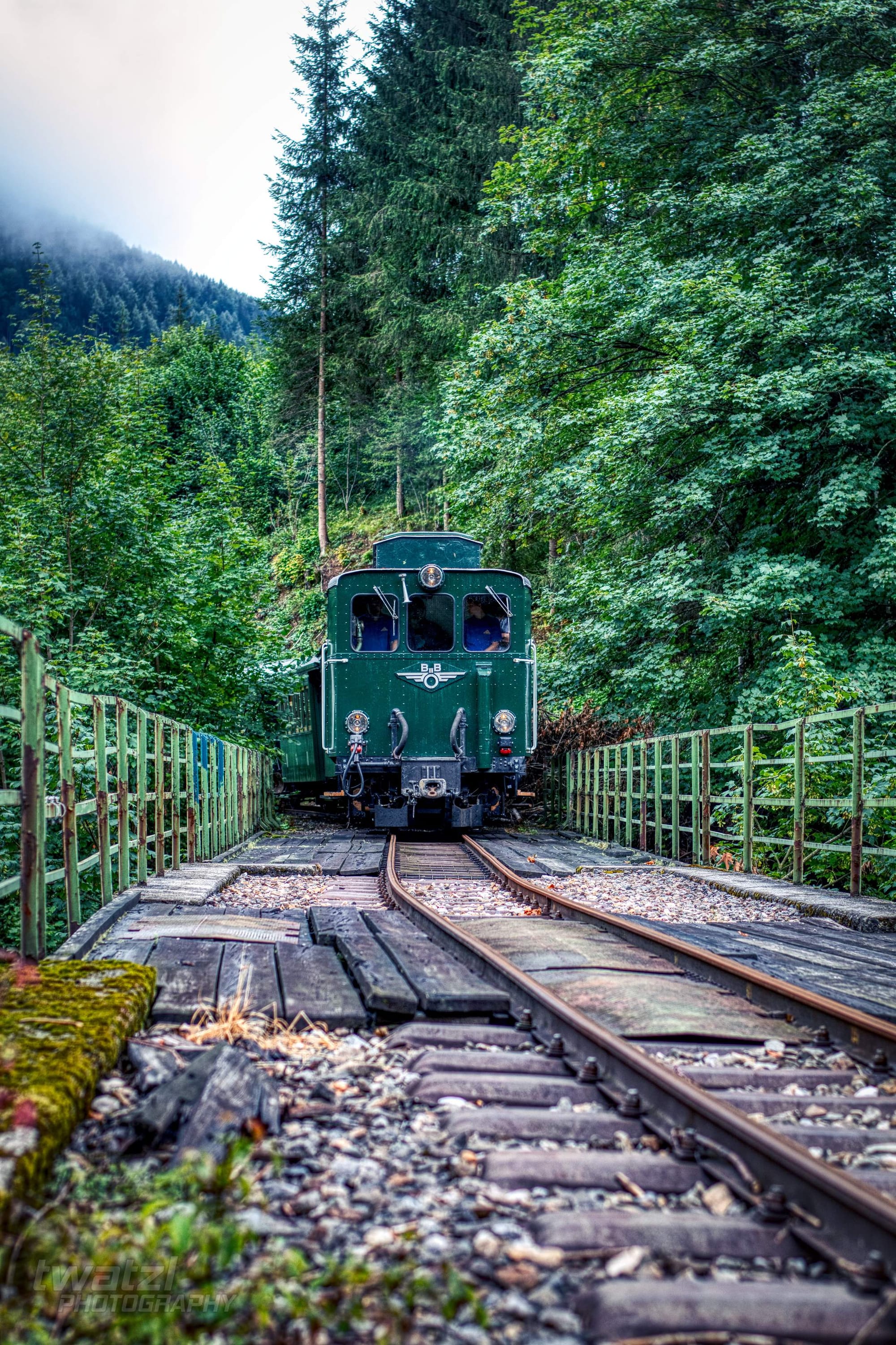 Die Ybbstalbahn-Bergstrecke im strömenden Regen